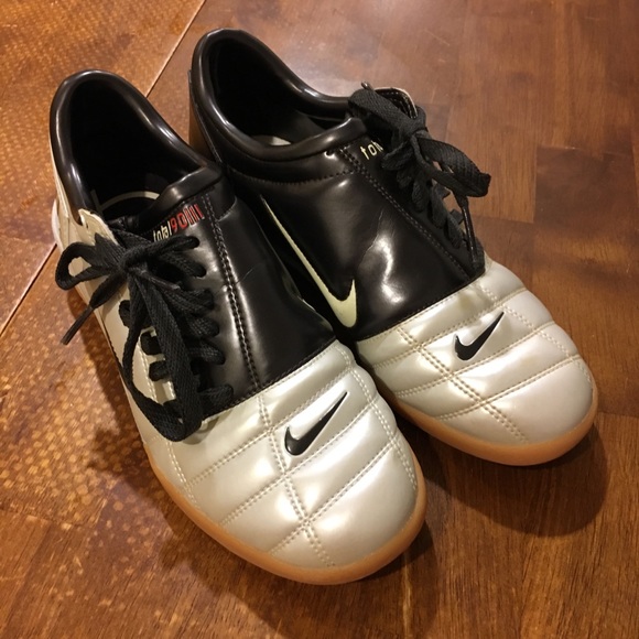 Nike Total 9 Iii Indoor Soccer Shoes 